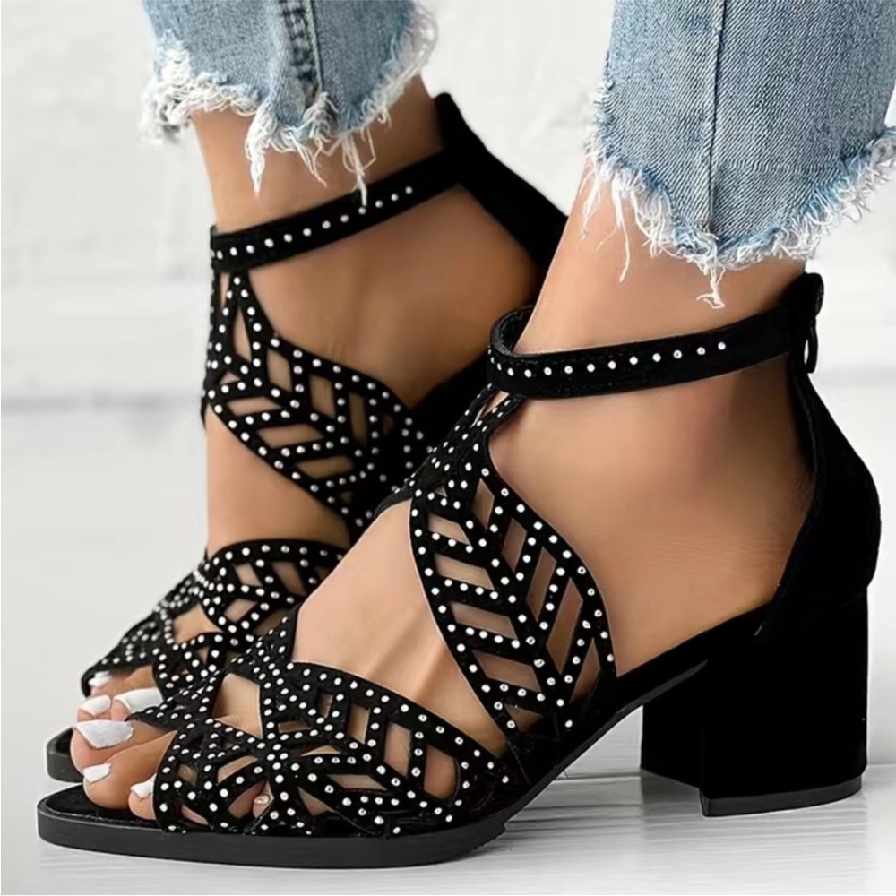 NWOT Elegant Black Women's Sandals Velvet iridescent rhinestones